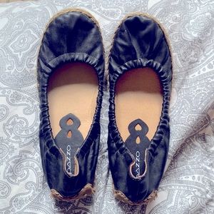Pazzo black leather flats